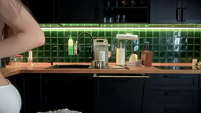 Snapshot of solar_bella chatting on 02-21-26, 04:35 solar bella online show from 02-21-26, 04:35