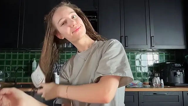 Snapshot of solar_bella chatting on 02-26-26, 04:33 solar bella online show from 02-26-26, 04:33