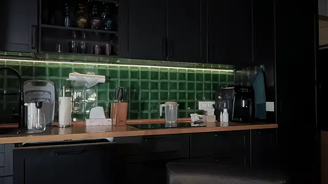 Snapshot of solar_bella chatting on 03-01-26, 04:25 solar bella online show from 03-01-26, 04:25