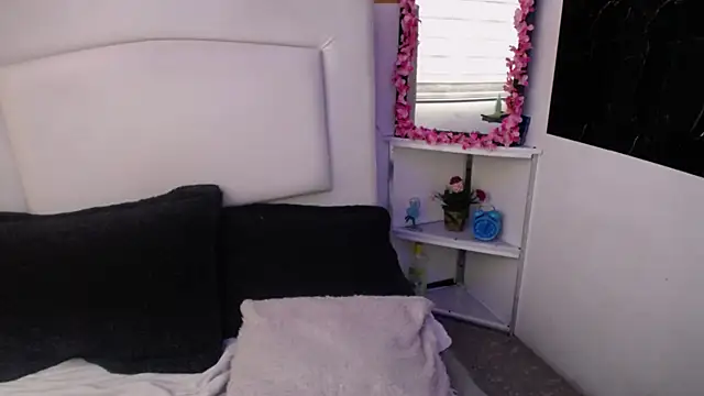 Snapshot of palmer_mIix chatting on 12-19-24, 05:18 palmer mIix online show from 12-19-24, 05:18