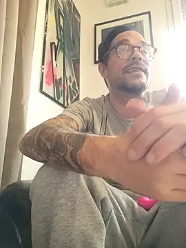 Snapshot of mileflav0r chatting on 12-04-25, 11:30 mileflav0r online show from 12-04-25, 11:30