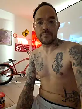 Snapshot of mileflav0r chatting on 03-28-26, 07:57 mileflav0r online show from 03-28-26, 07:57