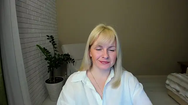 Snapshot of Alicee_Gracee chatting on 02-15-26, 04:58 Alicee Gracee online show from 02-15-26, 04:58