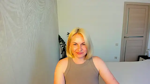 Snapshot of Alicee_Gracee chatting on 06-08-26, 12:05 Alicee Gracee online show from 06-08-26, 12:05