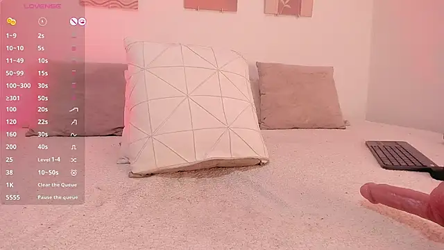 Snapshot of Mia_Heartt chatting on 02-14-25, 11:09 Mia Heartt online show from 02-14-25, 11:09