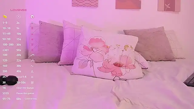 Snapshot of Mia_Heartt chatting on 03-05-25, 10:10 Mia Heartt online show from 03-05-25, 10:10