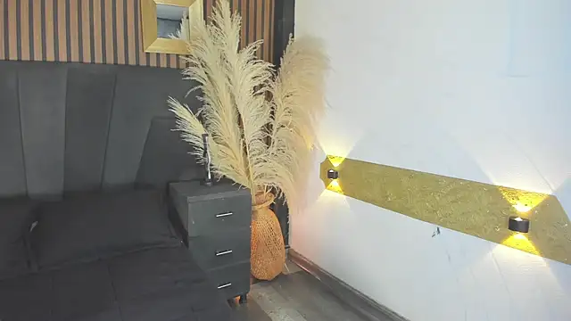 NaxaAndLexi  online show from 04-12-26, 01:49