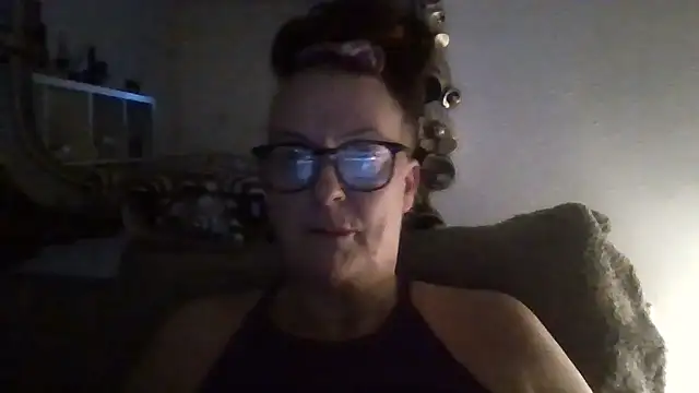 Snapshot of Tillieuk chatting on 01-10-26, 10:47 Tillieuk online show from 01-10-26, 10:47