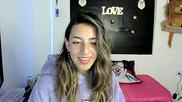 Snapshot of queen-natty chatting on 12-12-24, 06:47 queen-natty online show from 12-12-24, 06:47