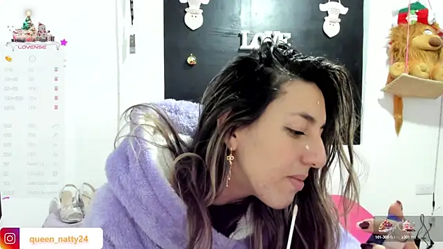 Snapshot of queen-natty chatting on 12-28-24, 03:47 queen-natty online show from 12-28-24, 03:47