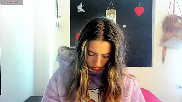 Snapshot of queen-natty chatting on 01-14-25, 06:24 queen-natty online show from 01-14-25, 06:24