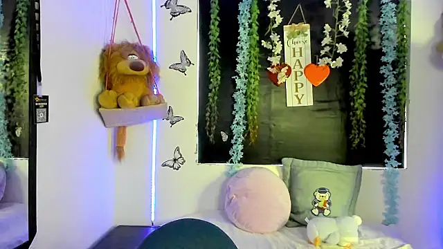 Snapshot of queen-natty chatting on 02-16-26, 02:35 queen-natty online show from 02-16-26, 02:35