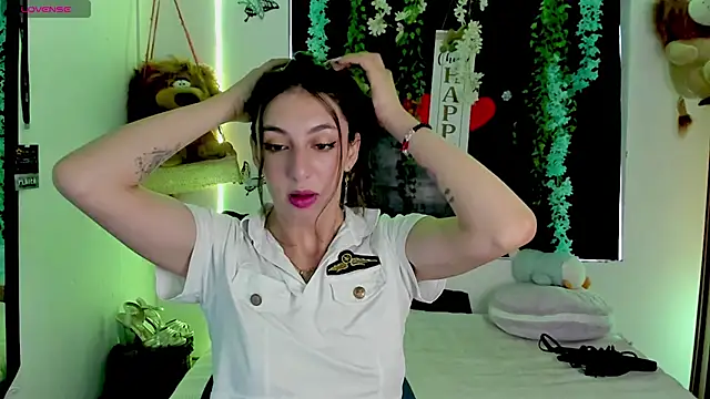 Snapshot of queen-natty chatting on 04-29-26, 02:21 queen-natty online show from 04-29-26, 02:21