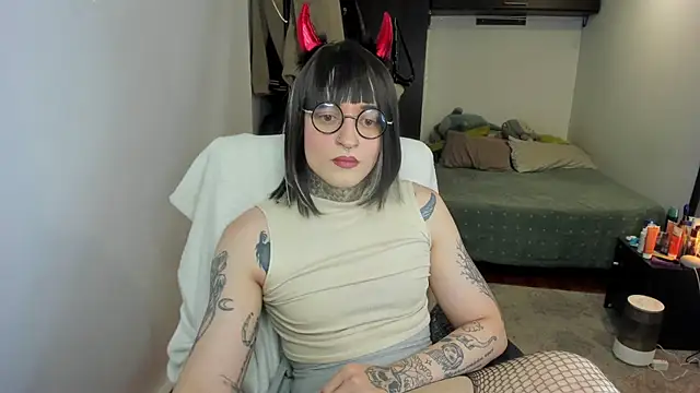 ShiiraVelkor online show from 10-31-25, 09:21