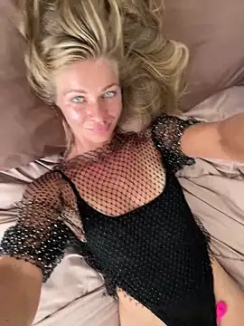 Snapshot of -OliWow- chatting on 02-08-26, 06:06 -OliWow- online show from 02-08-26, 06:06