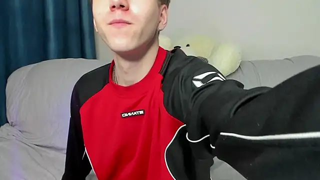 Snapshot of braxiboy chatting on 12-22-24, 05:21 braxiboy online show from 12-22-24, 05:21