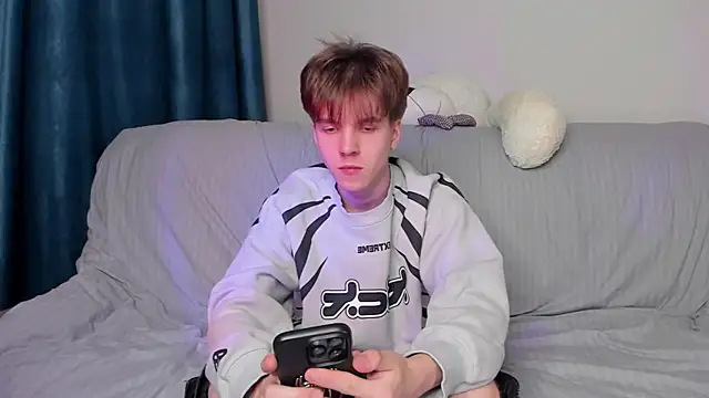 Snapshot of braxiboy chatting on 12-24-24, 02:22 braxiboy online show from 12-24-24, 02:22