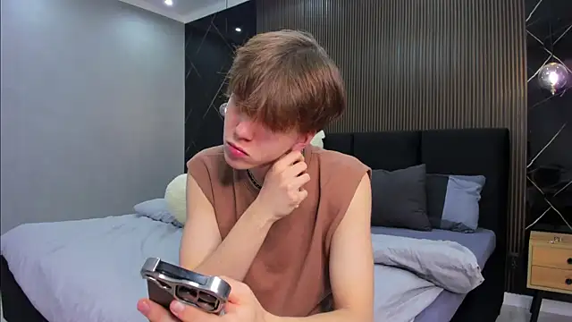 Snapshot of braxiboy chatting on 02-03-25, 12:57 braxiboy online show from 02-03-25, 12:57