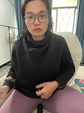 Snapshot of Bella0815 chatting on 02-05-25, 06:46 Bella0815 online show from 02-05-25, 06:46