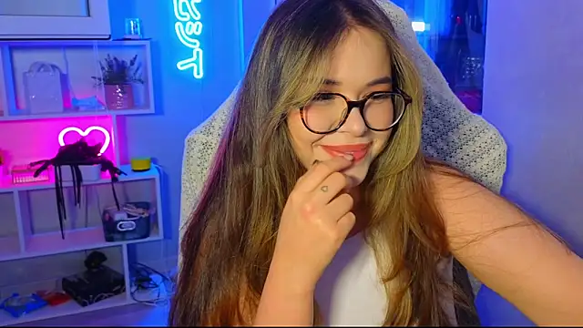 CutiePie3 online show from 09-15-25, 10:43