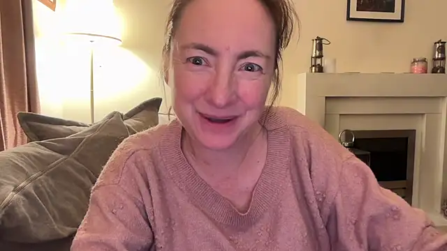 Snapshot of LouiseTswing chatting on 12-03-24, 11:35 LouiseTswing online show from 12-03-24, 11:35