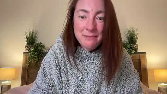 Snapshot of LouiseTswing chatting on 02-20-25, 08:14 LouiseTswing online show from 02-20-25, 08:14