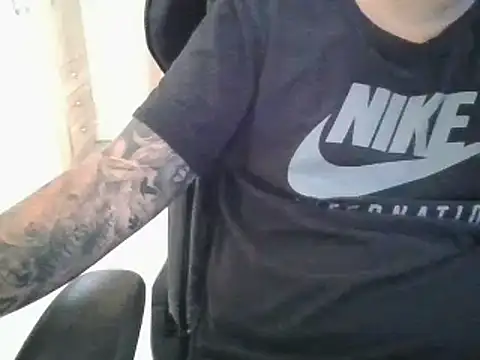 Snapshot of realityyshowww chatting on 09-17-25, 02:30 realityyshowww online show from 09-17-25, 02:30