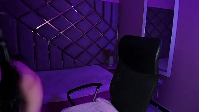 Snapshot of Poly_Sasha_ chatting on 01-17-26, 04:17 Poly Sasha online show from 01-17-26, 04:17