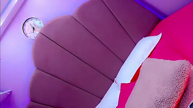 SexyValeriaa online show from 03-17-25, 04:51