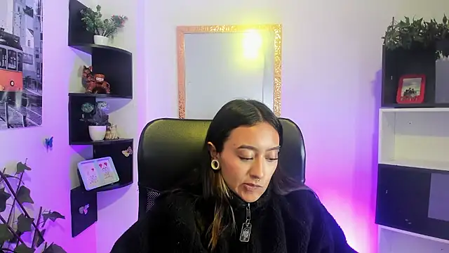 Miaa Thopmson online show from 01-10-26, 01:07