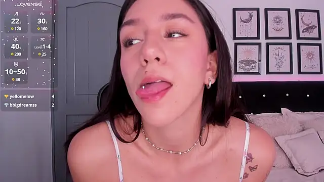 Snapshot of moonlygirl1 chatting on 01-12-25, 03:46 moonlygirl1 online show from 01-12-25, 03:46