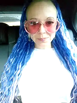 Snapshot of EdgesOfReality chatting on 10-10-25, 03:11 EdgesOfReality online show from 10-10-25, 03:11