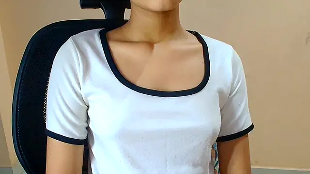 Snapshot of Chandani-Love chatting on 06-27-26, 12:44 Chandani-Love online show from 06-27-26, 12:44
