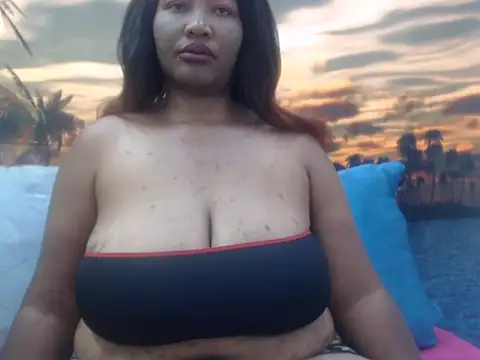 Snapshot of chubbydoll122 chatting on 05-11-26, 04:59 chubbydoll122 online show from 05-11-26, 04:59