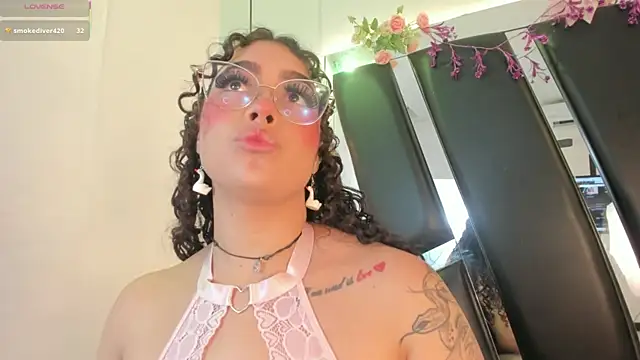 Snapshot of antonelllepiercee chatting on 06-03-26, 02:33 antonelllepiercee online show from 06-03-26, 02:33