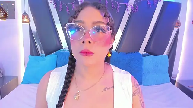 Snapshot of antonelllepiercee chatting on 06-23-26, 11:41 antonelllepiercee online show from 06-23-26, 11:41