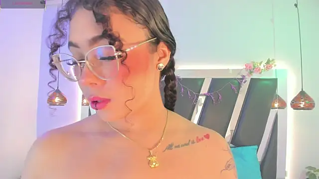 Snapshot of antonelllepiercee chatting on 07-12-26, 11:34 antonelllepiercee online show from 07-12-26, 11:34