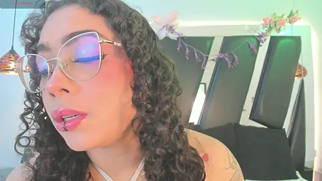 Snapshot of antonelllepiercee chatting on 07-17-26, 01:51 antonelllepiercee online show from 07-17-26, 01:51