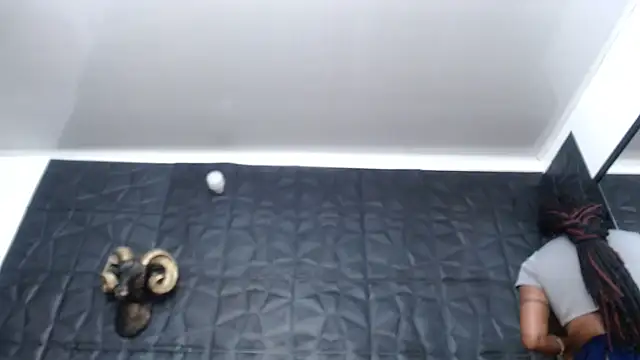 Hanna Fox 69 online show from 12-15-25, 07:56