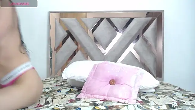 CorinaSmith28 online show from 04-17-26, 10:02