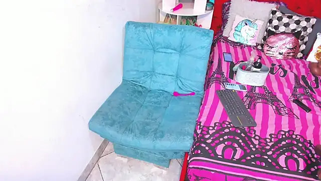 Snapshot of larafoxter chatting on 02-13-26, 10:39 larafoxter online show from 02-13-26, 10:39