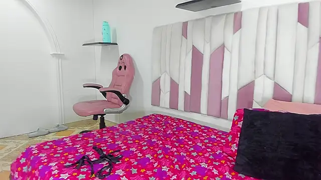 mia stanfort online show from 02-22-25, 07:14