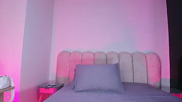 mia stanfort online show from 11-22-25, 07:13