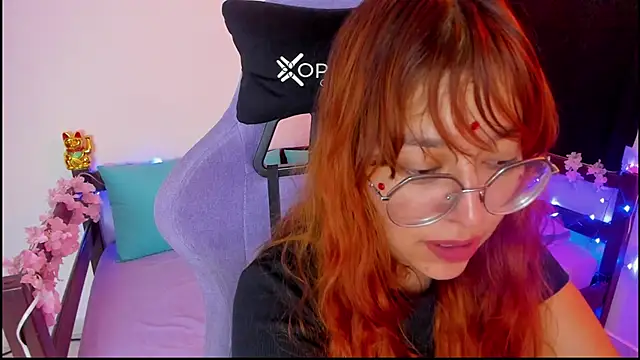 Snapshot of _Moon_Johnson chatting on 10-30-25, 01:51 Moon Johnson online show from 10-30-25, 01:51