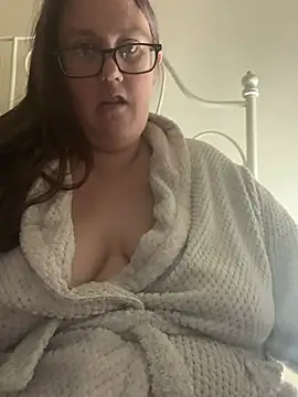 Snapshot of Foxy_Evie40XO chatting on 12-27-24, 05:05 Foxy Evie40XO online show from 12-27-24, 05:05