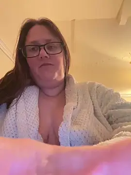 Snapshot of Foxy_Evie40XO chatting on 12-28-24, 04:09 Foxy Evie40XO online show from 12-28-24, 04:09