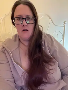 Snapshot of Foxy_Evie40XO chatting on 02-05-25, 10:08 Foxy Evie40XO online show from 02-05-25, 10:08