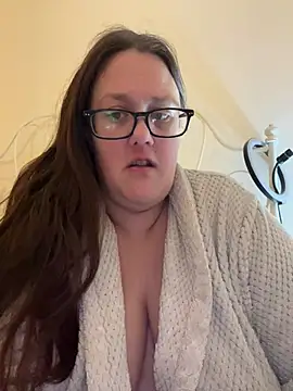 Snapshot of Foxy_Evie40XO chatting on 02-17-25, 04:04 Foxy Evie40XO online show from 02-17-25, 04:04