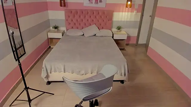 Snapshot of Carol_Pinter chatting on 12-30-24, 12:42 Carol Pinter online show from 12-30-24, 12:42