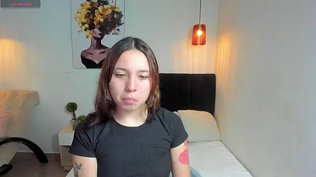 Snapshot of Carol_Pinter chatting on 02-04-25, 04:37 Carol Pinter online show from 02-04-25, 04:37